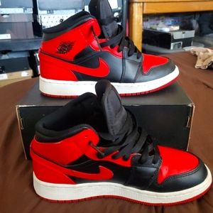 Jordan 1s mid banned